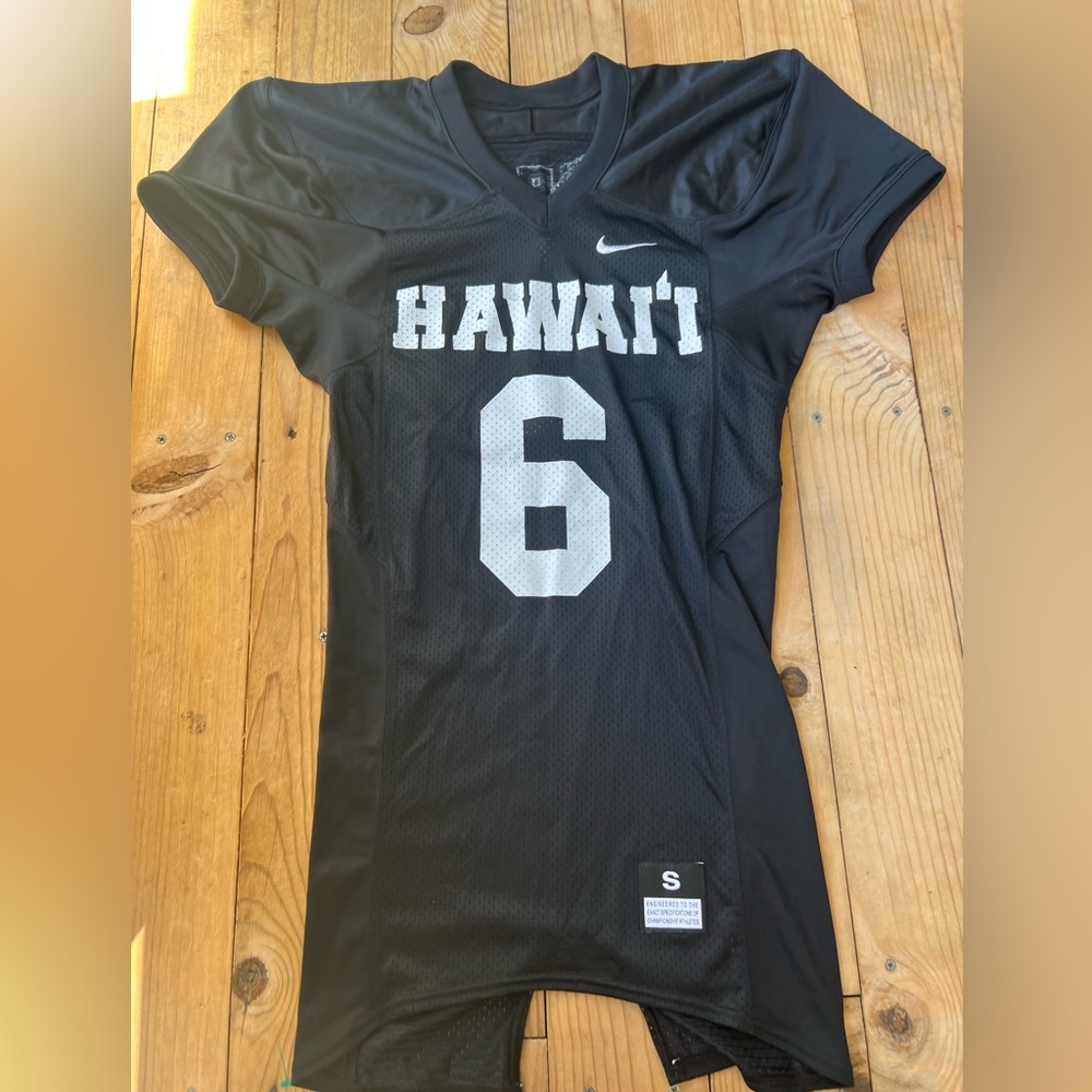 Vintage 90’s University Hawaii Football Jersey size S